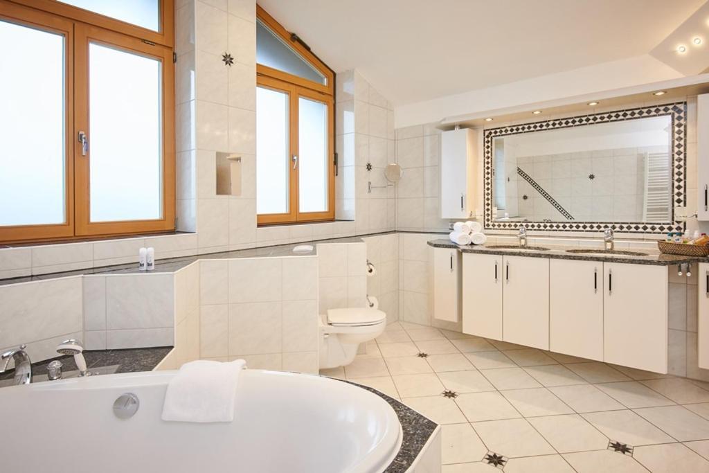 Hotel Seeblick & Ferienwohnung Bad Endorf Eksteriør billede