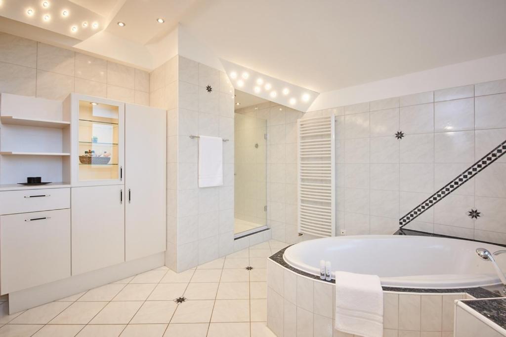 Hotel Seeblick & Ferienwohnung Bad Endorf Eksteriør billede